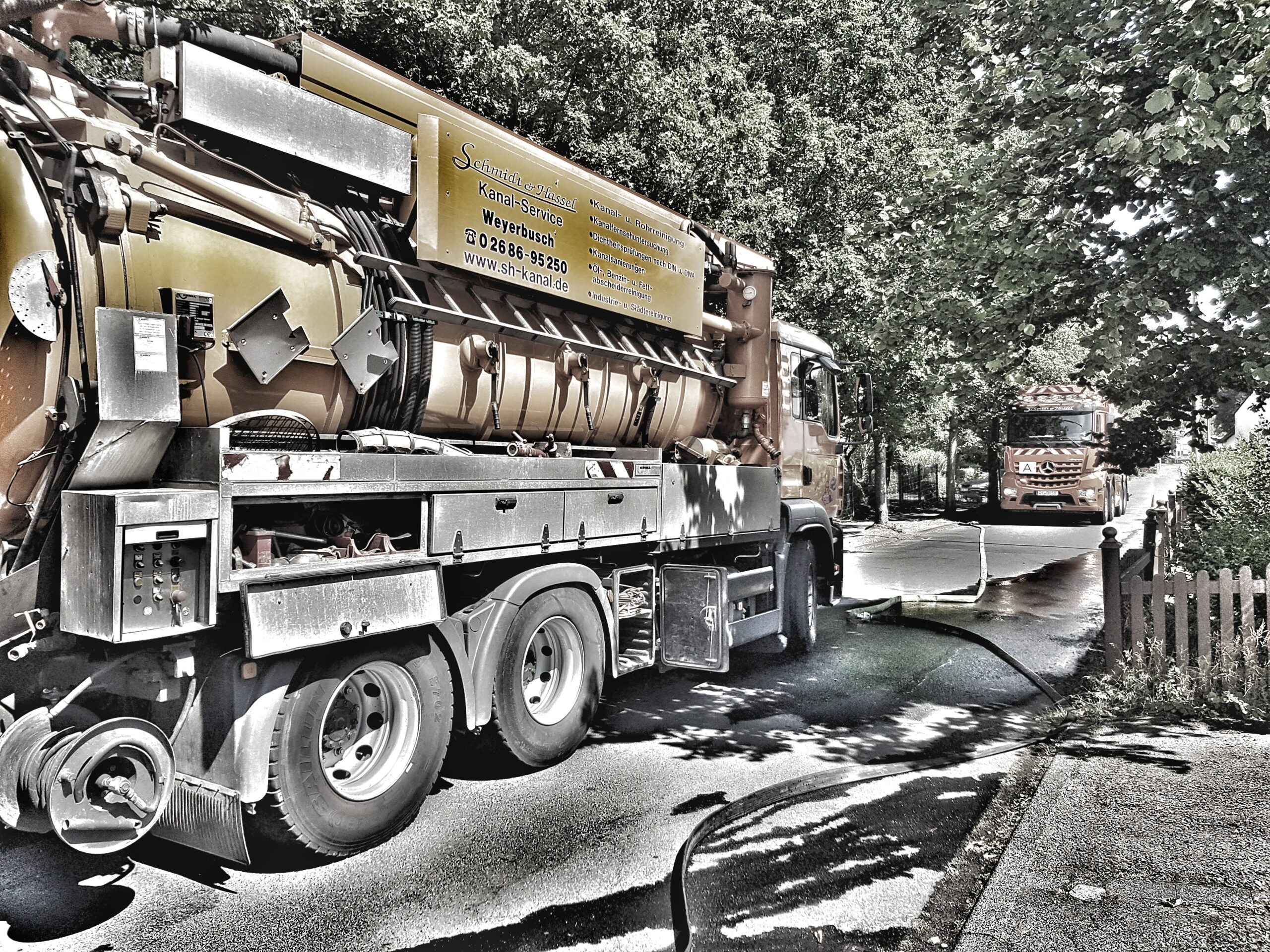 Spuelen-und-Saugen-im-Strassenbereich